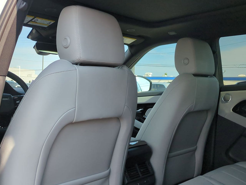 Thumbnail: 2026 Land Rover Range Rover Evoque - 10