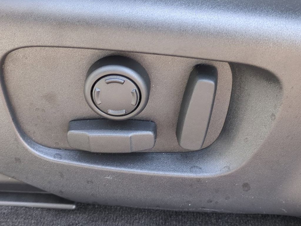 Thumbnail: 2026 Land Rover Range Rover Evoque - 23