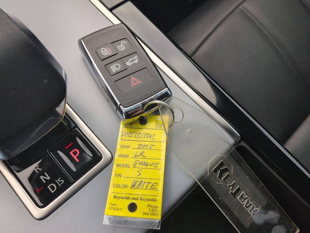 Thumbnail: 2025 Land Rover Range Rover Evoque - 38