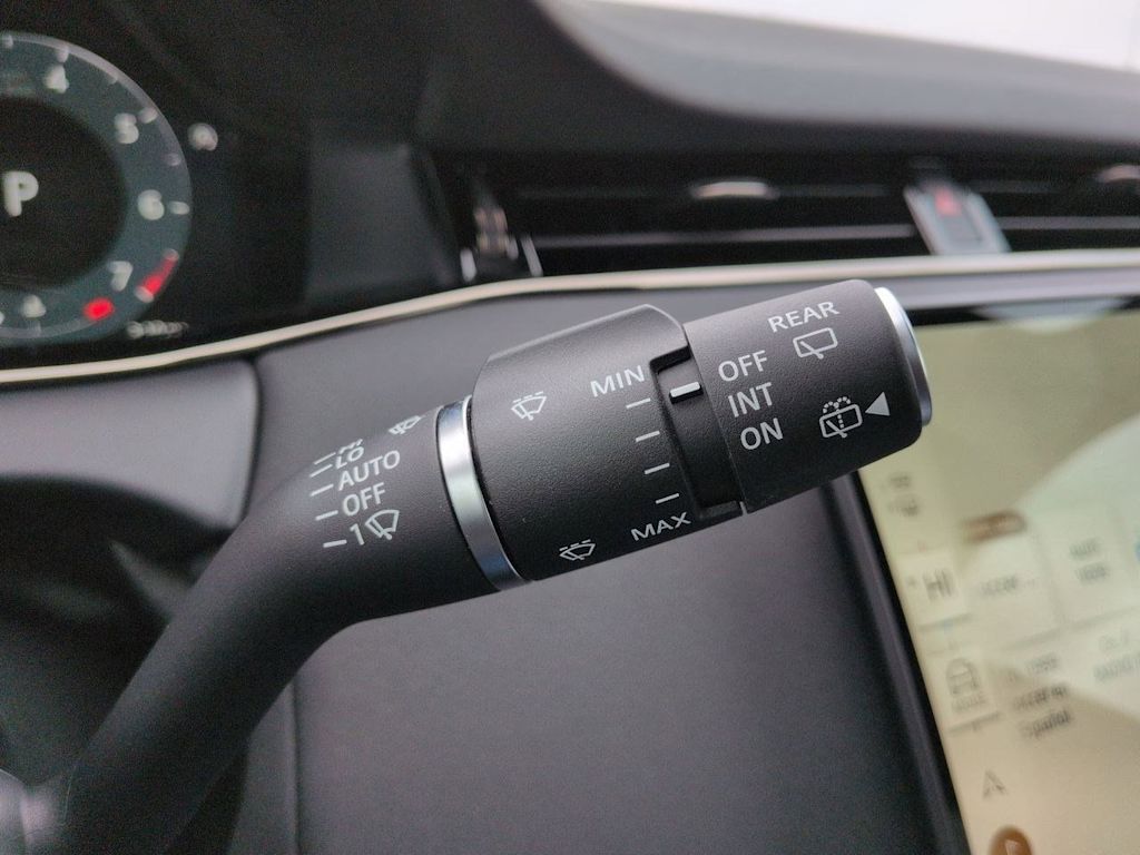 Thumbnail: 2025 Land Rover Range Rover Evoque - 32