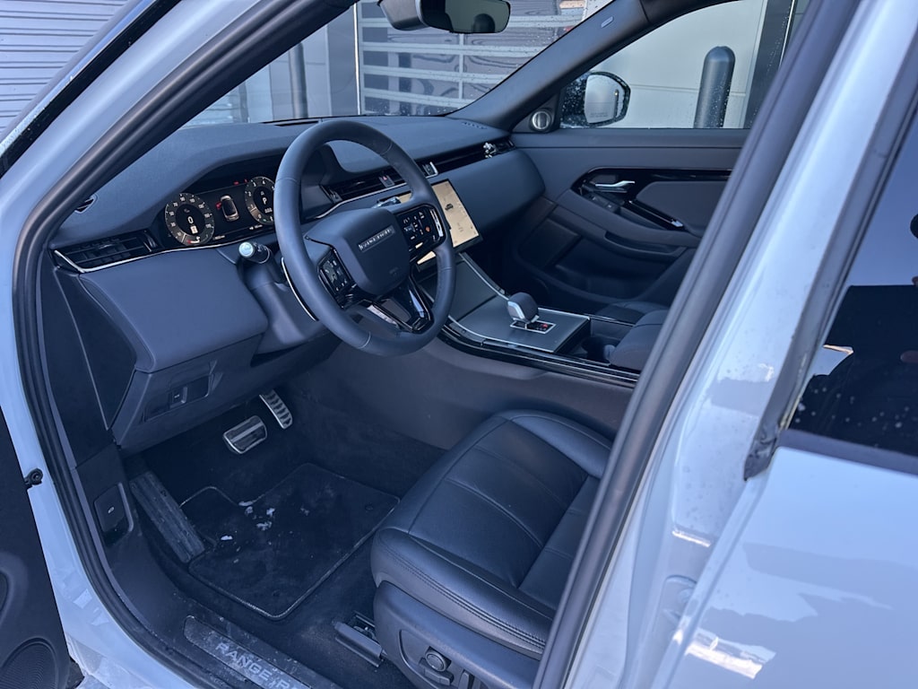 Thumbnail: 2025 Land Rover Range Rover Evoque - 7