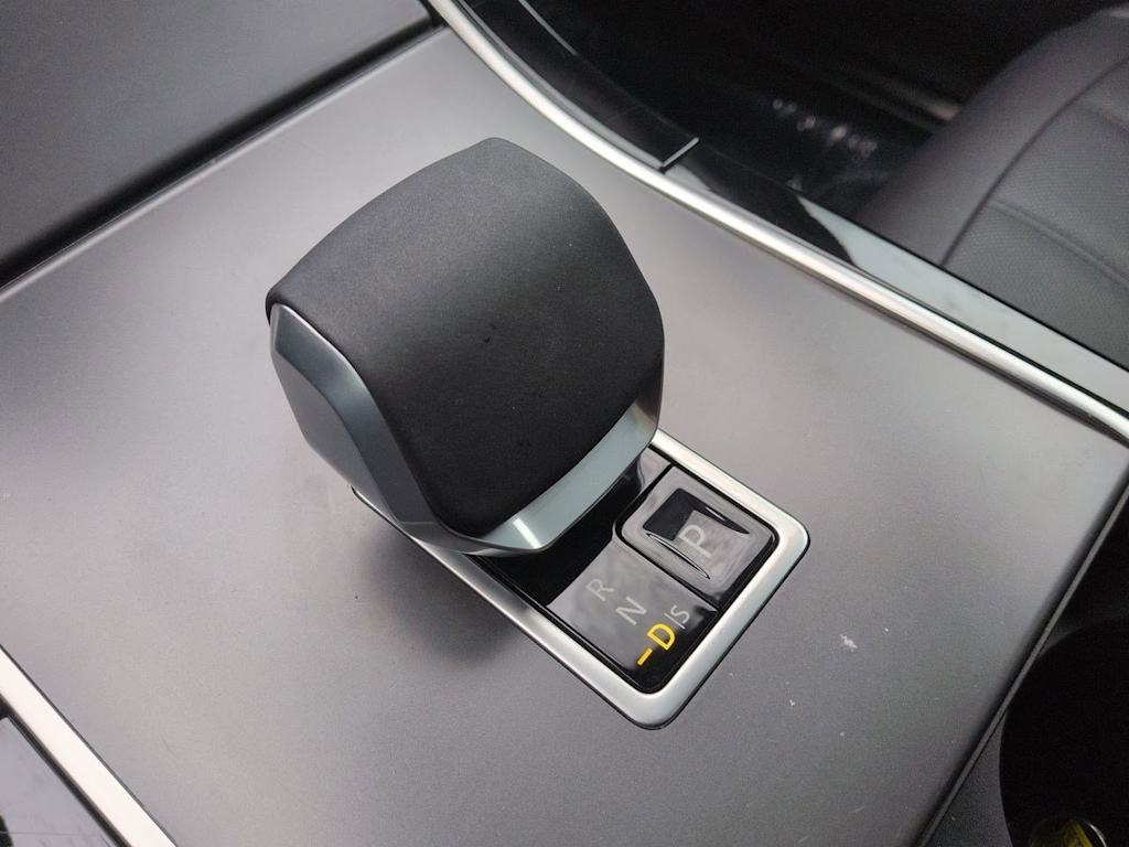 Thumbnail: 2025 Land Rover Range Rover Evoque - 18