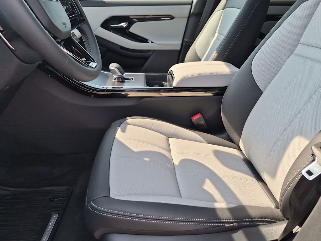 Thumbnail: 2026 Land Rover Range Rover Evoque - 6