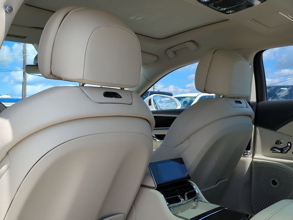Thumbnail: 2022 Bentley Flying Spur - 11