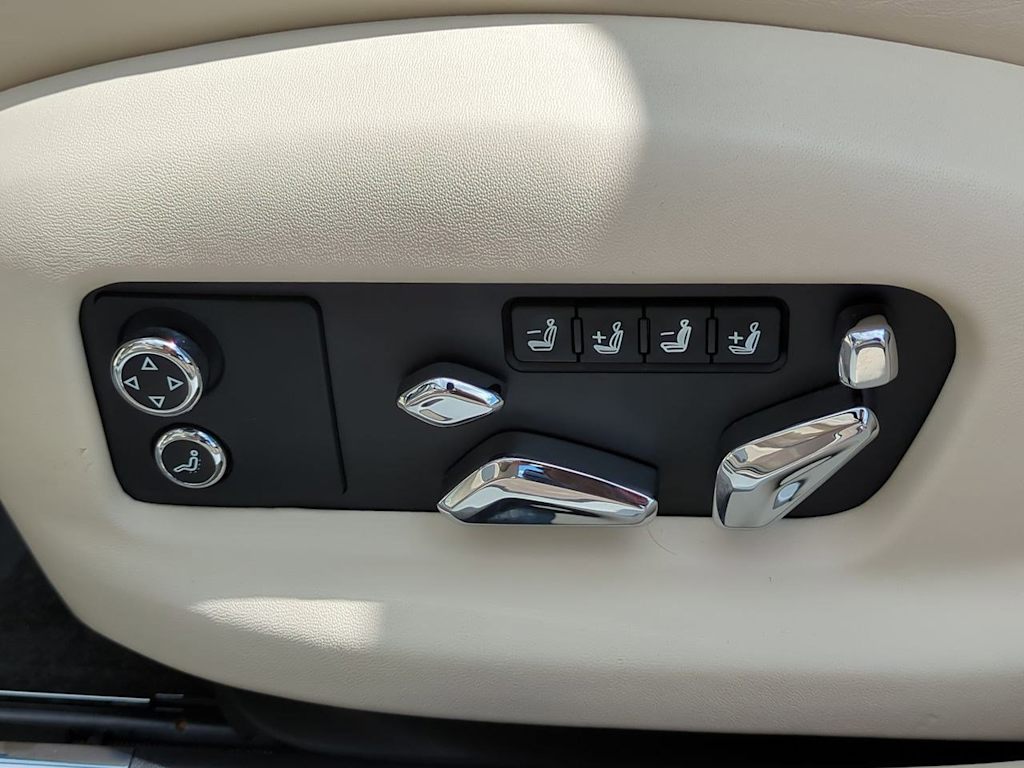 Thumbnail: 2022 Bentley Flying Spur - 24