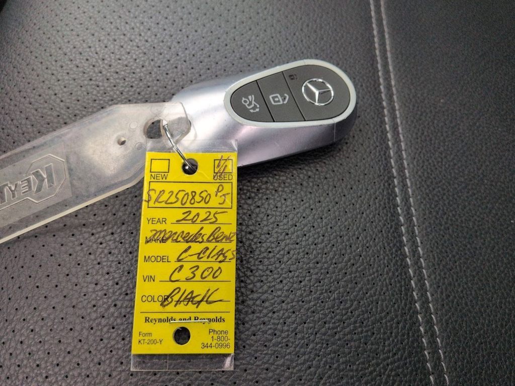 Thumbnail: 2025 Mercedes-Benz C-Class - 18