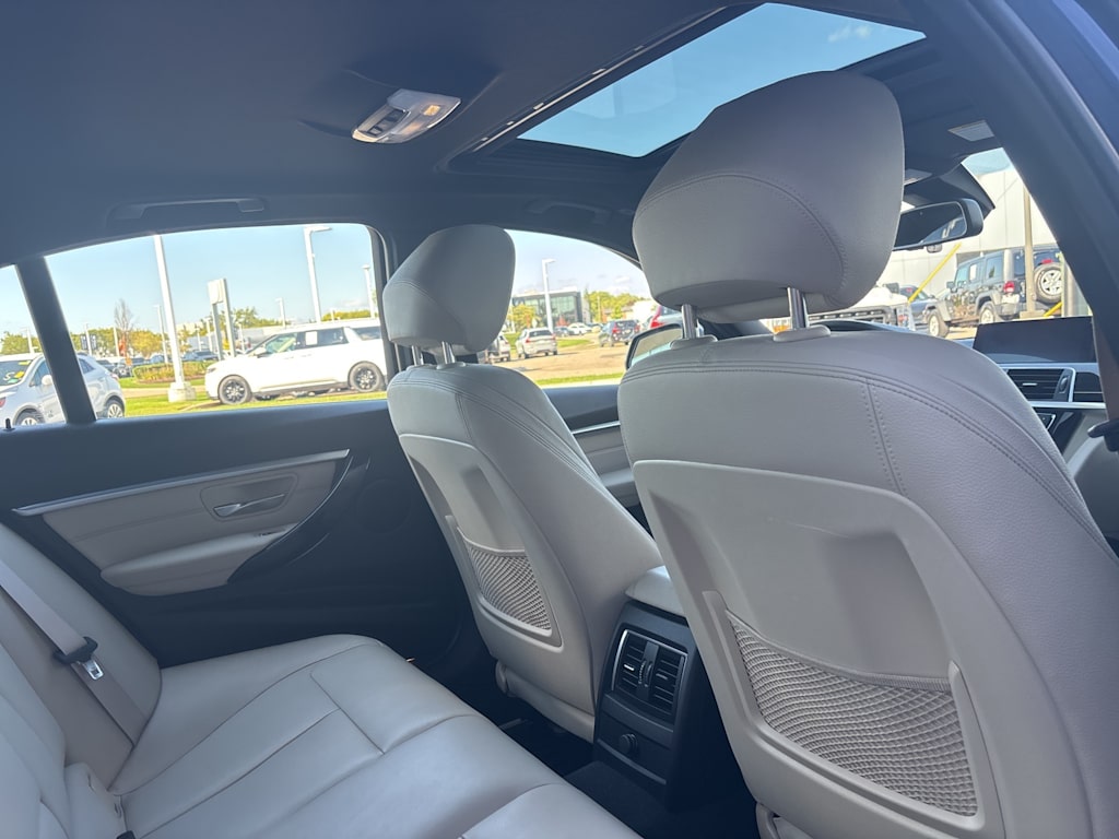Thumbnail: 2016 BMW 3 Series - 22