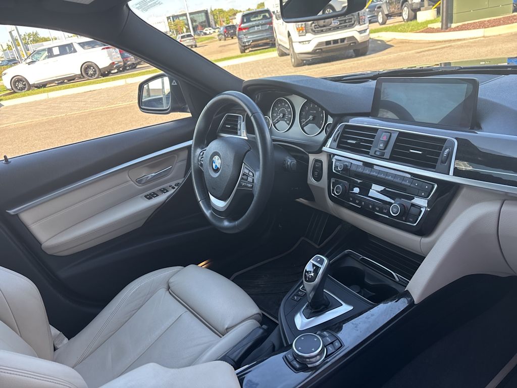 Thumbnail: 2016 BMW 3 Series - 2
