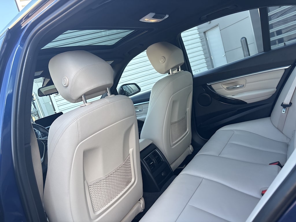 Thumbnail: 2016 BMW 3 Series - 24