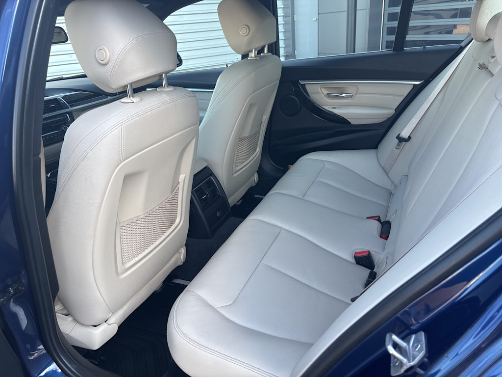 Thumbnail: 2016 BMW 3 Series - 23