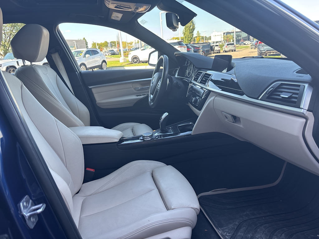 Thumbnail: 2016 BMW 3 Series - 9
