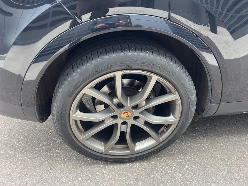 Thumbnail: 2022 Porsche Cayenne - 16