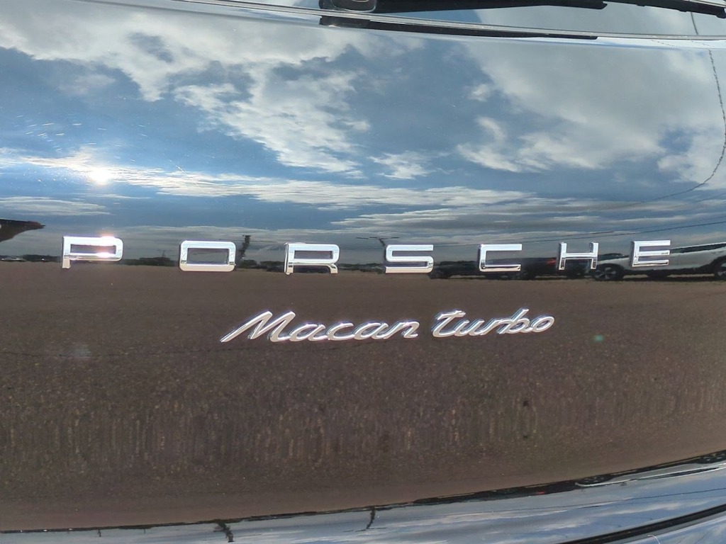 Thumbnail: 2015 Porsche Macan - 24