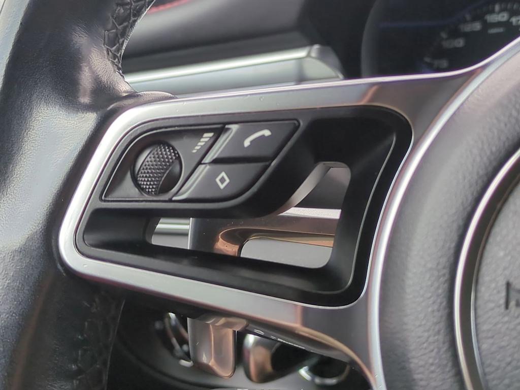 Thumbnail: 2015 Porsche Macan - 30