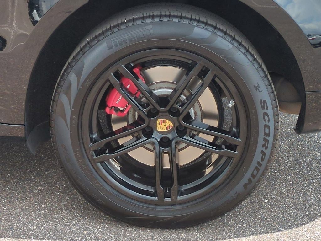 Thumbnail: 2015 Porsche Macan - 8