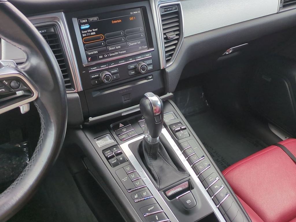 Thumbnail: 2015 Porsche Macan - 15