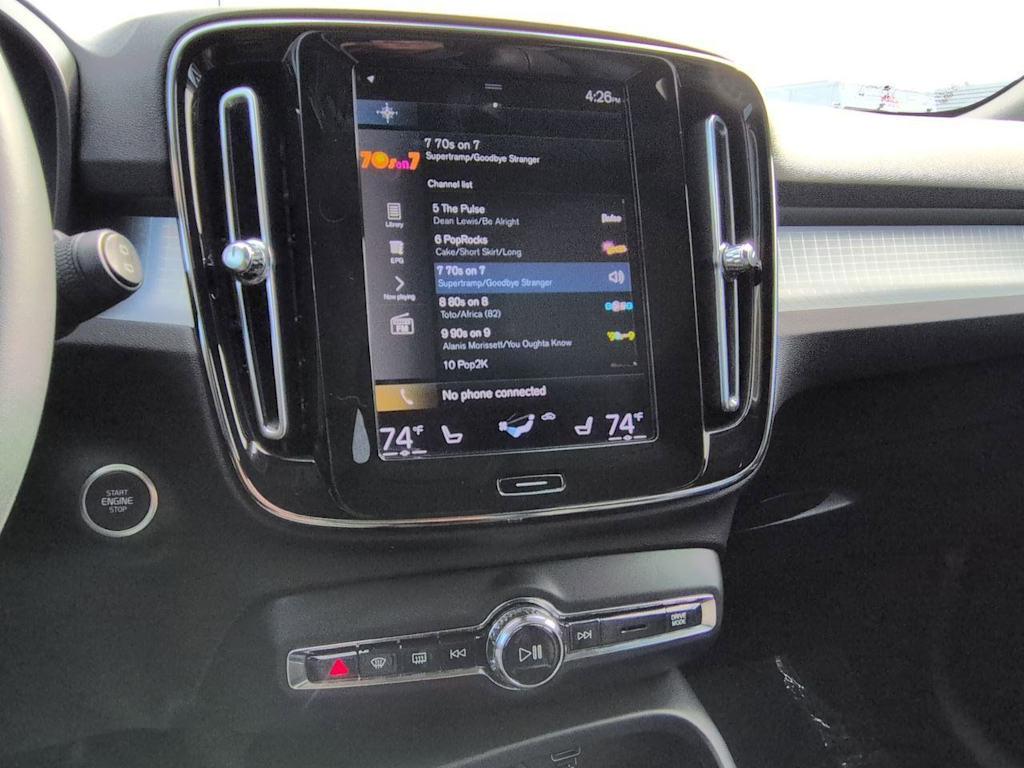 Thumbnail: 2022 Volvo XC40 - 15