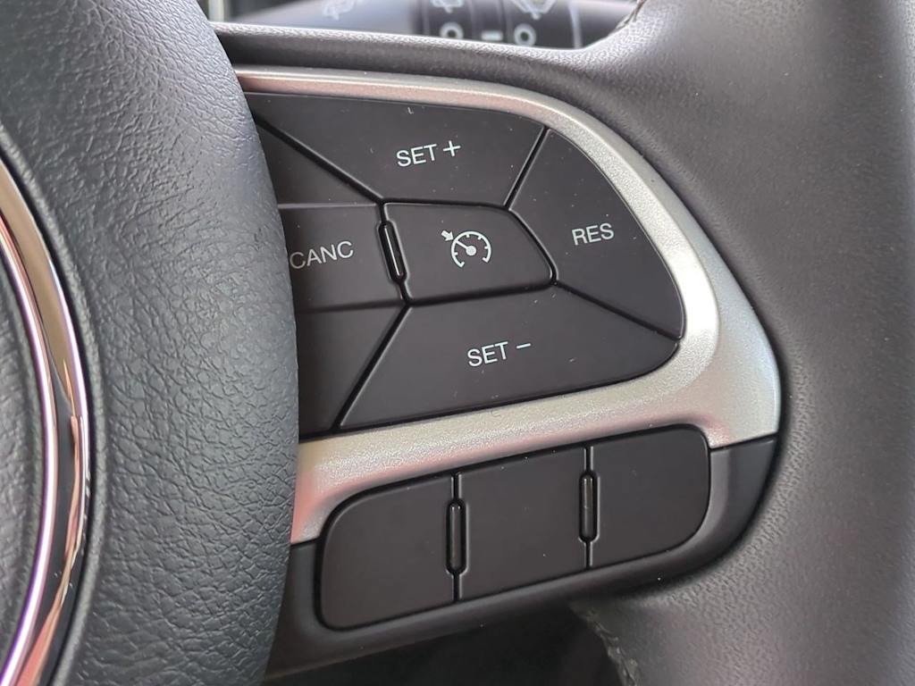 Thumbnail: 2019 Jeep Renegade - 29