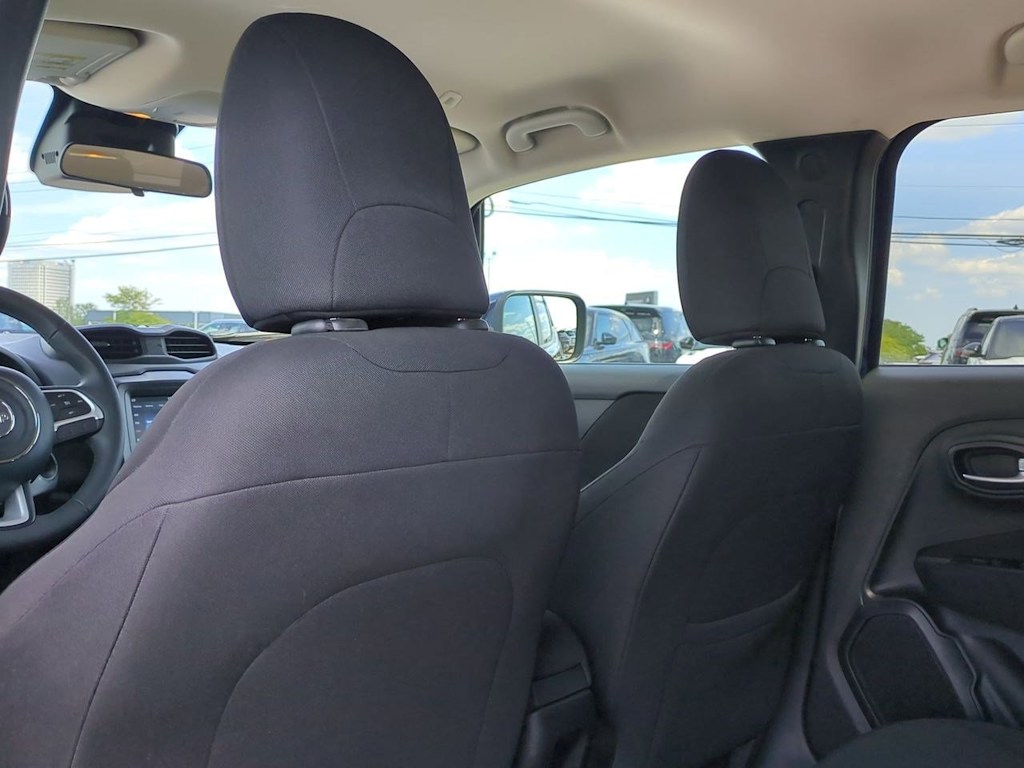 Thumbnail: 2019 Jeep Renegade - 11