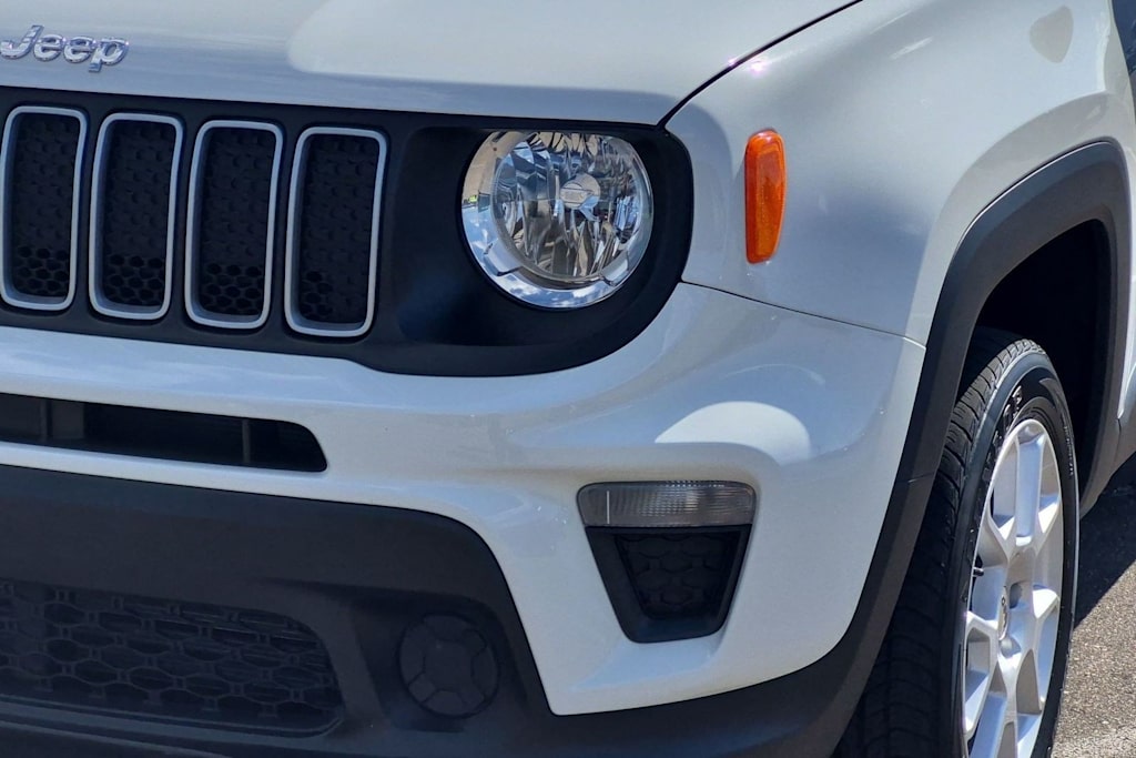 Thumbnail: 2022 Jeep Renegade - 24