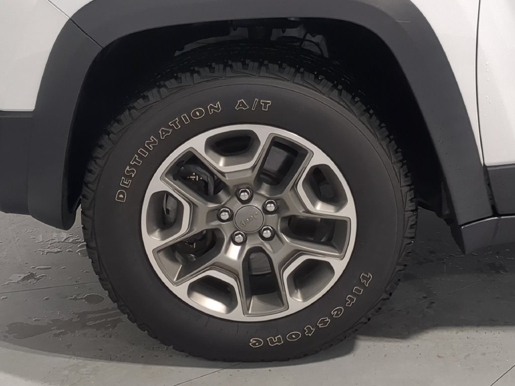 Thumbnail: 2020 Jeep Cherokee - 7