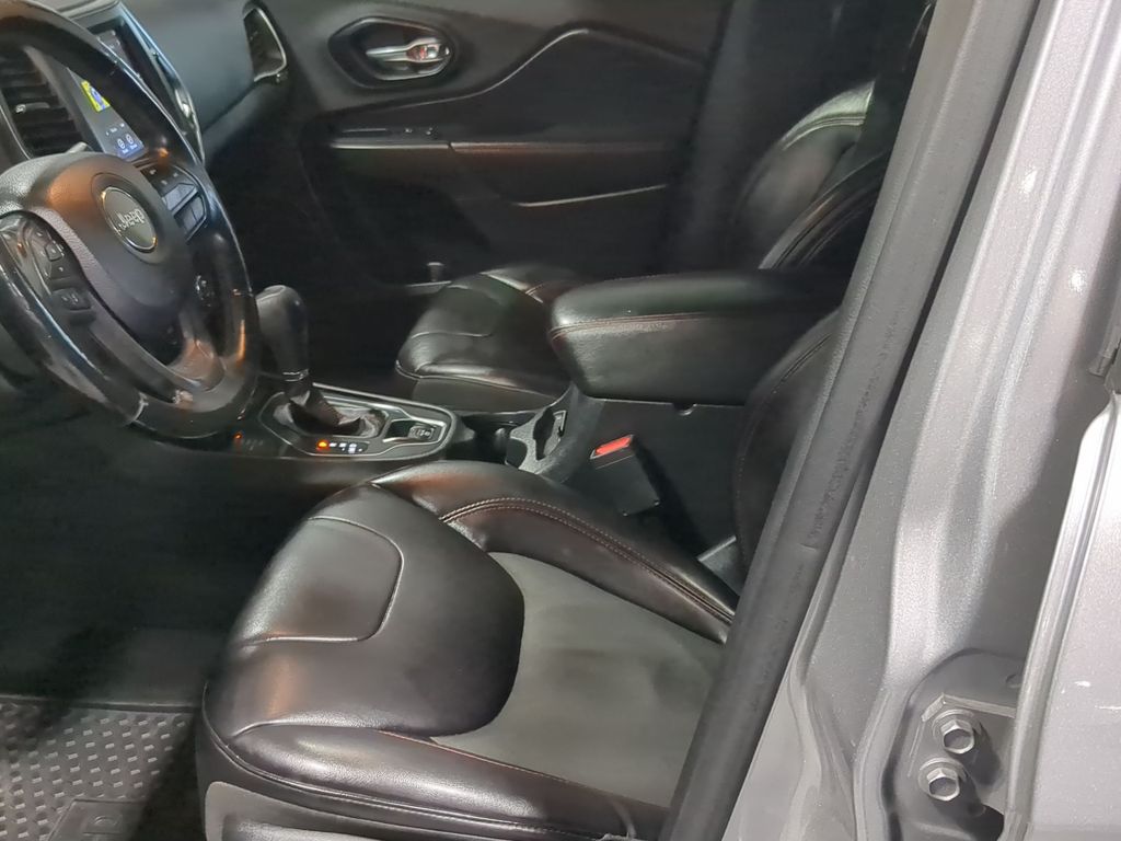 Thumbnail: 2020 Jeep Cherokee - 10