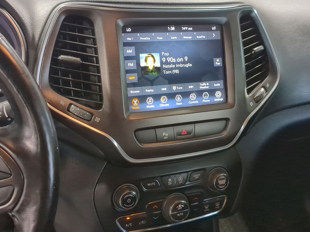 Thumbnail: 2020 Jeep Cherokee - 14
