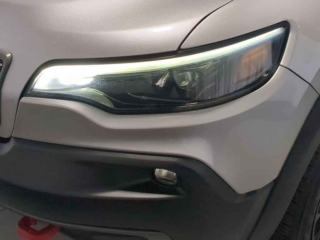 Thumbnail: 2020 Jeep Cherokee - 24