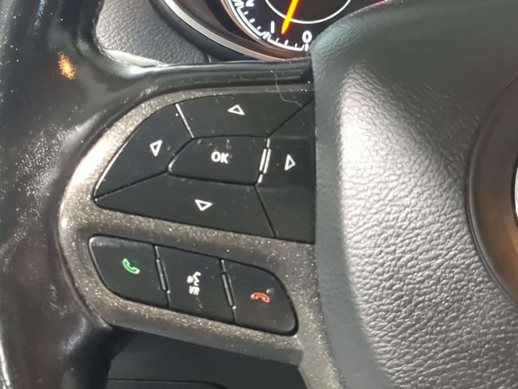 Thumbnail: 2020 Jeep Cherokee - 29