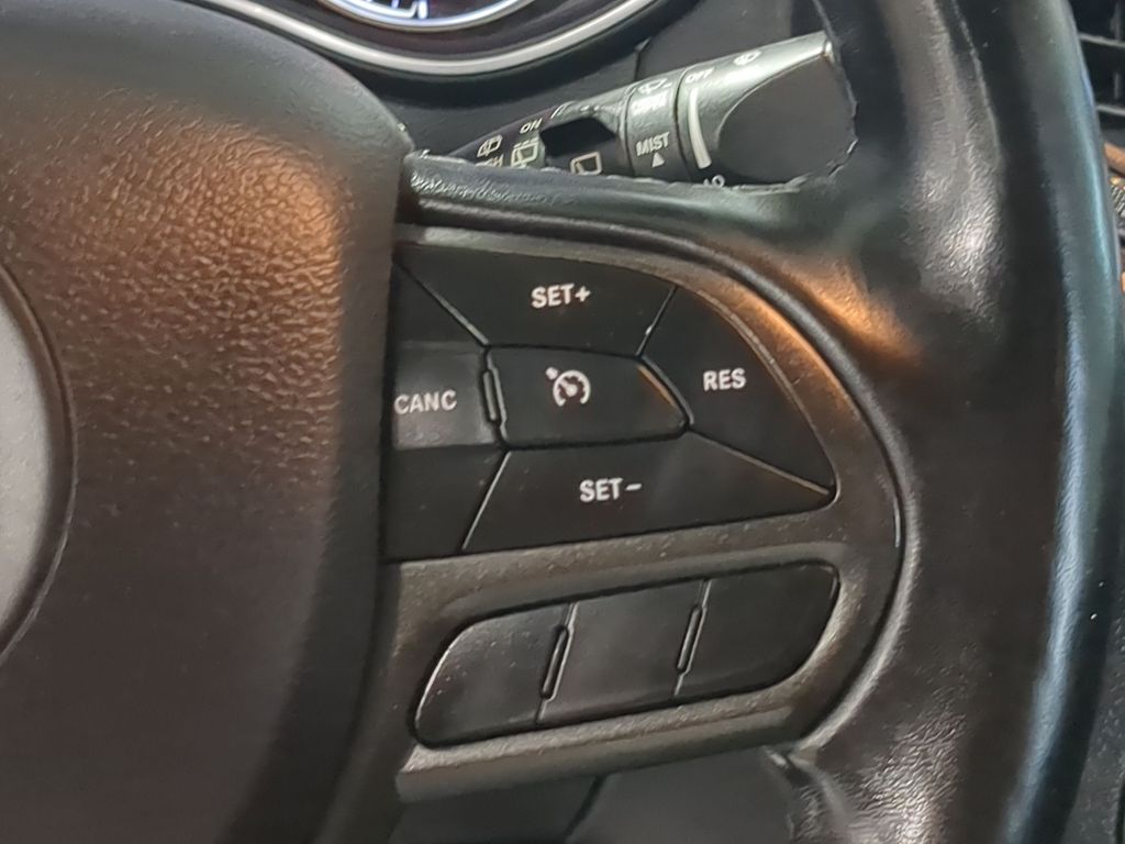 Thumbnail: 2020 Jeep Cherokee - 30