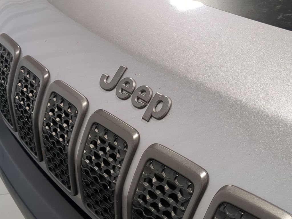 Thumbnail: 2020 Jeep Cherokee - 7