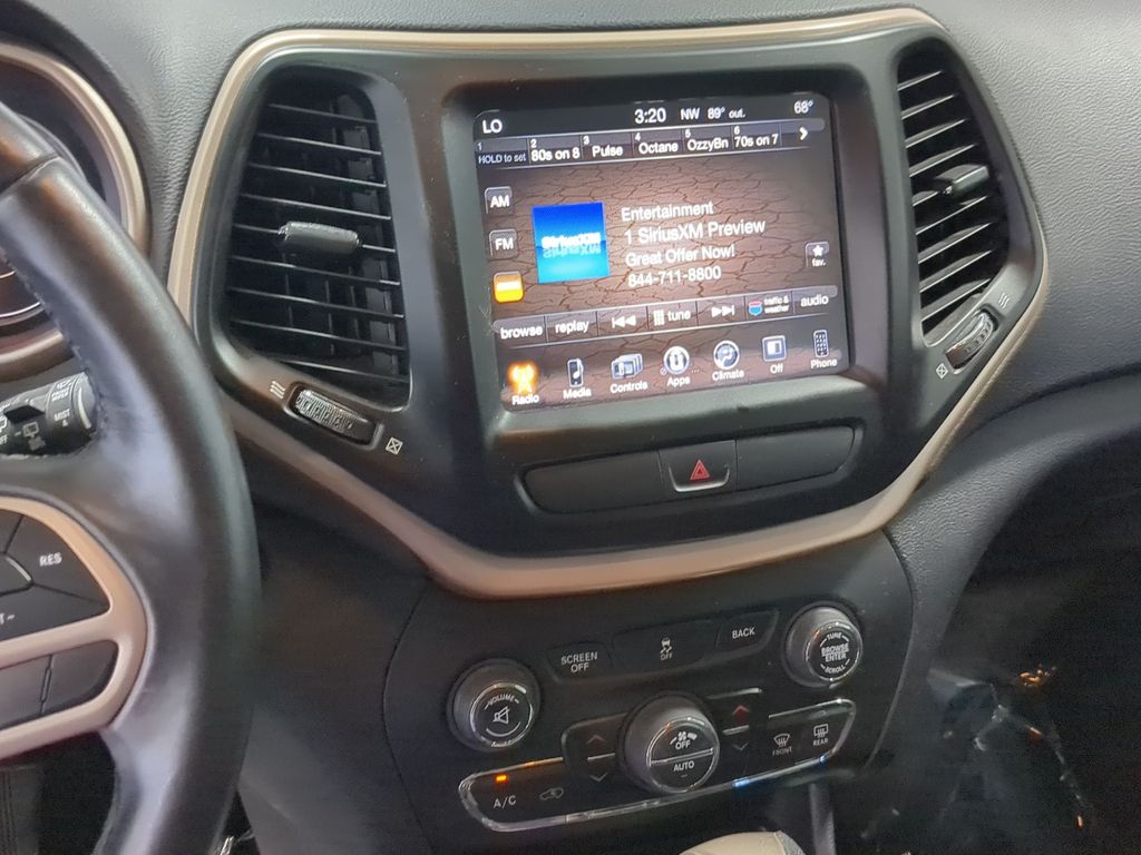 Thumbnail: 2017 Jeep Cherokee - 14