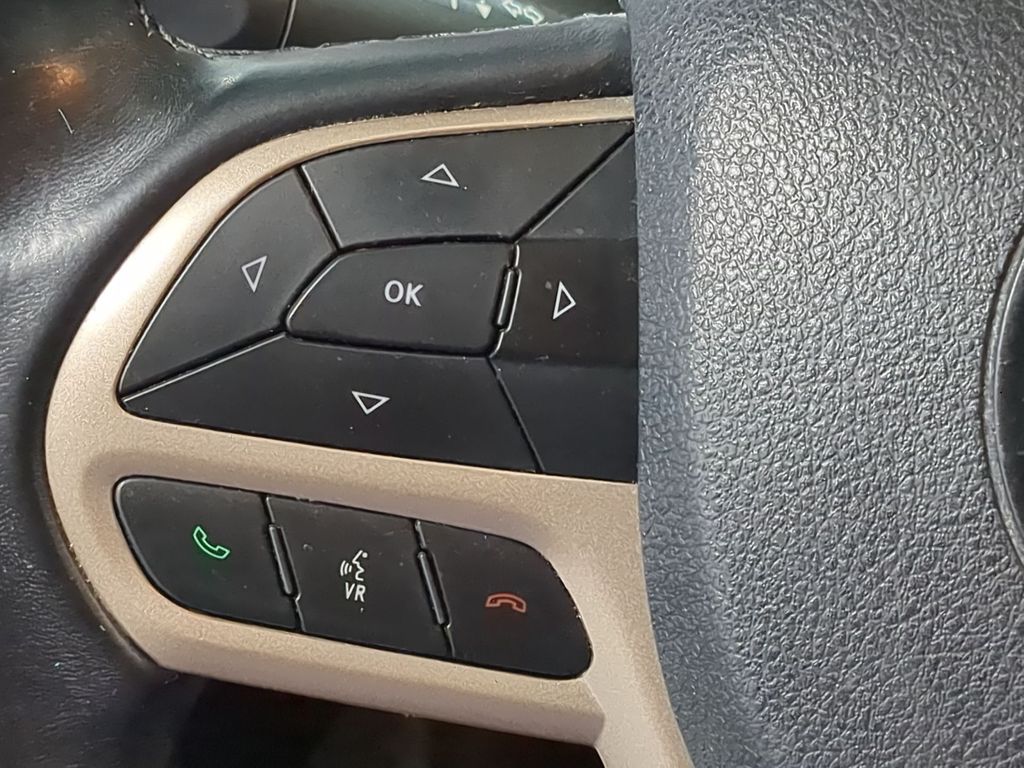 Thumbnail: 2017 Jeep Cherokee - 28