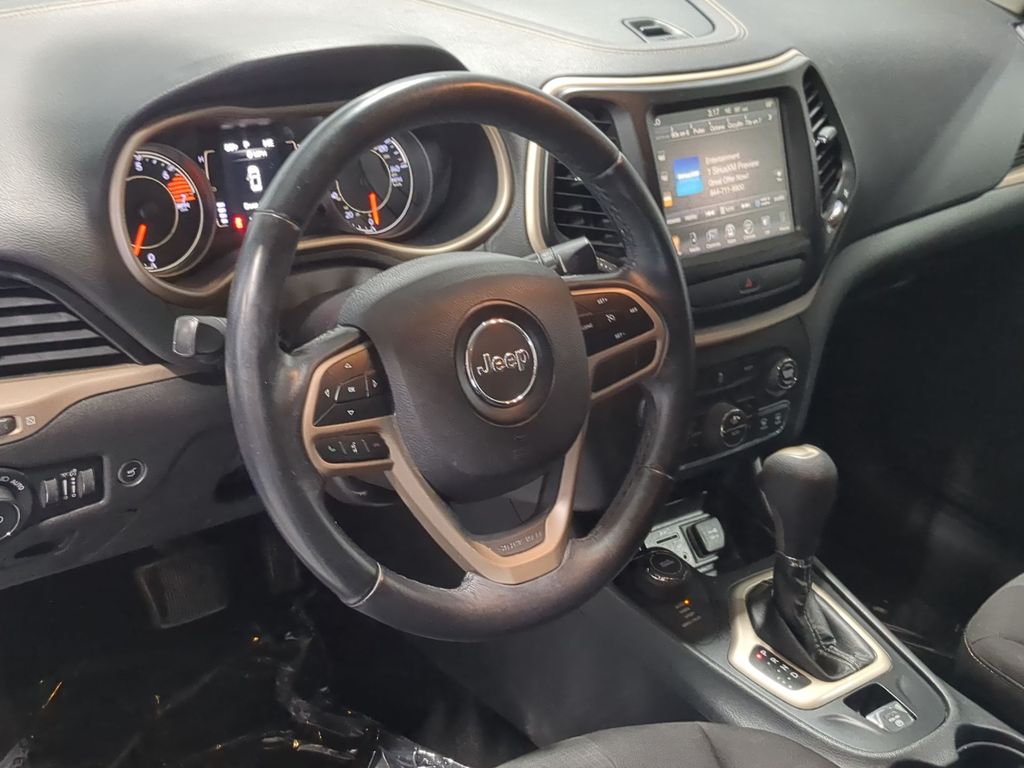 Thumbnail: 2017 Jeep Cherokee - 2