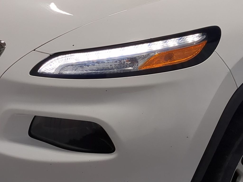 Thumbnail: 2017 Jeep Cherokee - 24