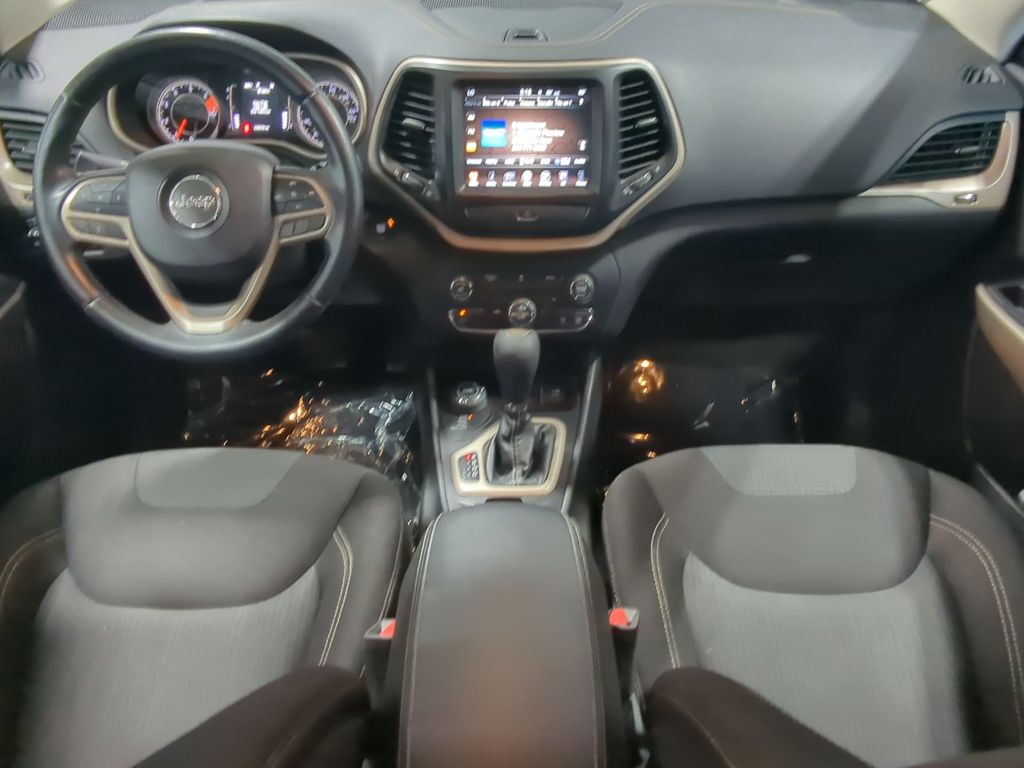 Thumbnail: 2017 Jeep Cherokee - 9