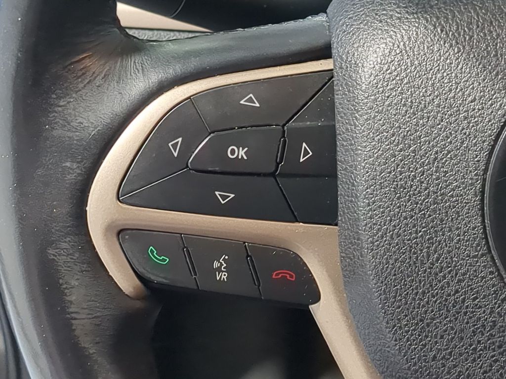 Thumbnail: 2016 Jeep Cherokee - 29