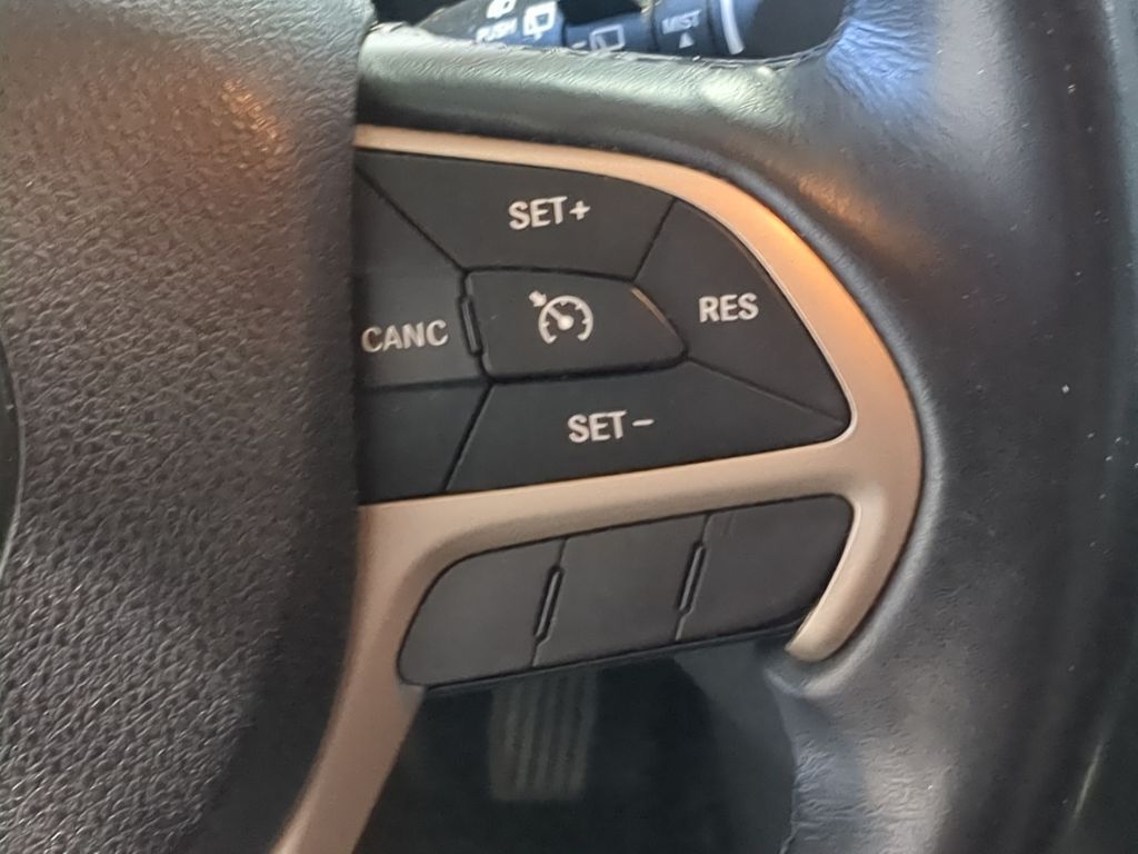 Thumbnail: 2016 Jeep Cherokee - 30