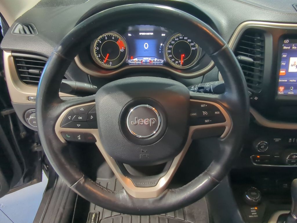 Thumbnail: 2016 Jeep Cherokee - 13