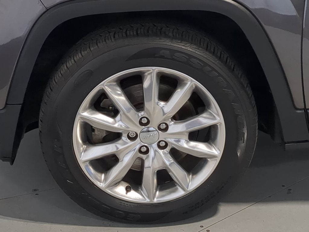 Thumbnail: 2016 Jeep Cherokee - 8