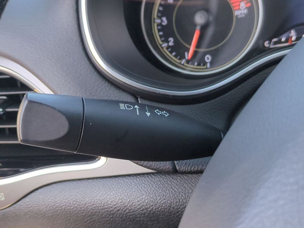 Thumbnail: 2020 Jeep Cherokee - 30