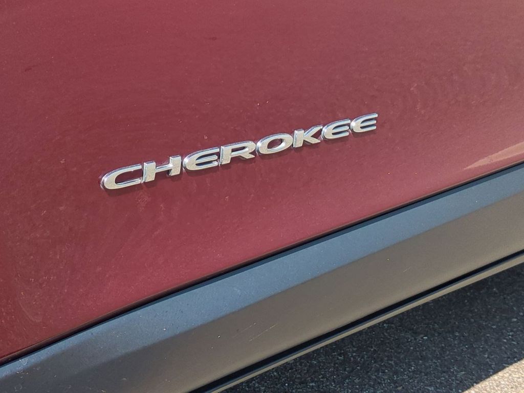 Thumbnail: 2020 Jeep Cherokee - 7