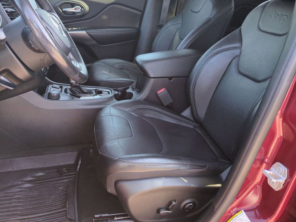 Thumbnail: 2020 Jeep Cherokee - 10