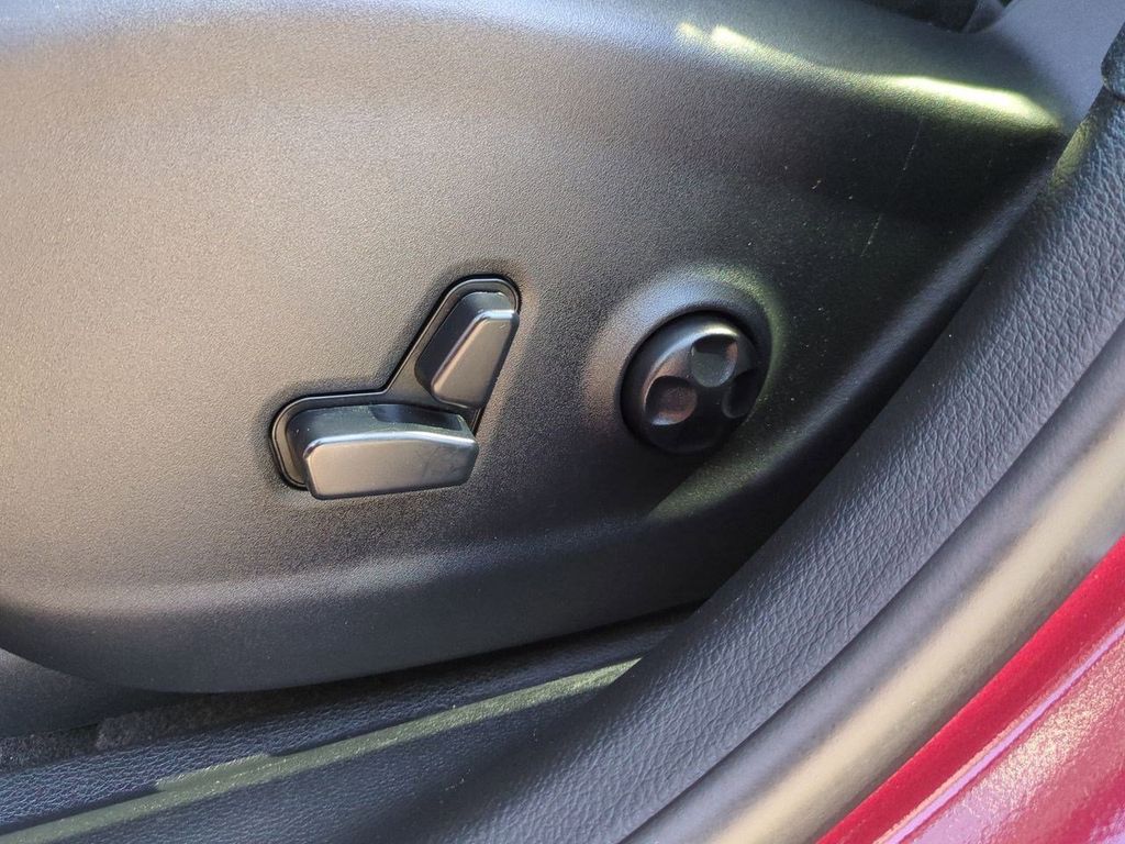 Thumbnail: 2020 Jeep Cherokee - 24