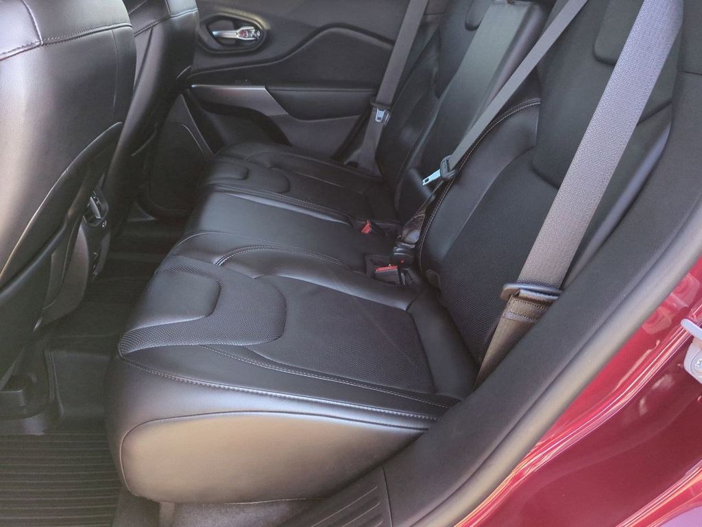 Thumbnail: 2020 Jeep Cherokee - 25