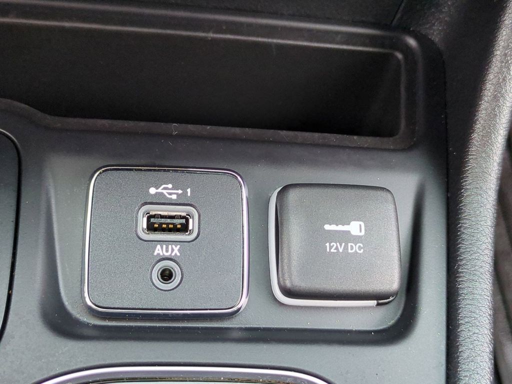 Thumbnail: 2020 Jeep Cherokee - 32