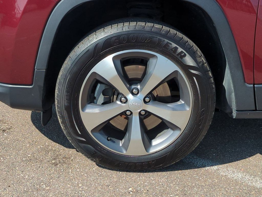 Thumbnail: 2020 Jeep Cherokee - 8