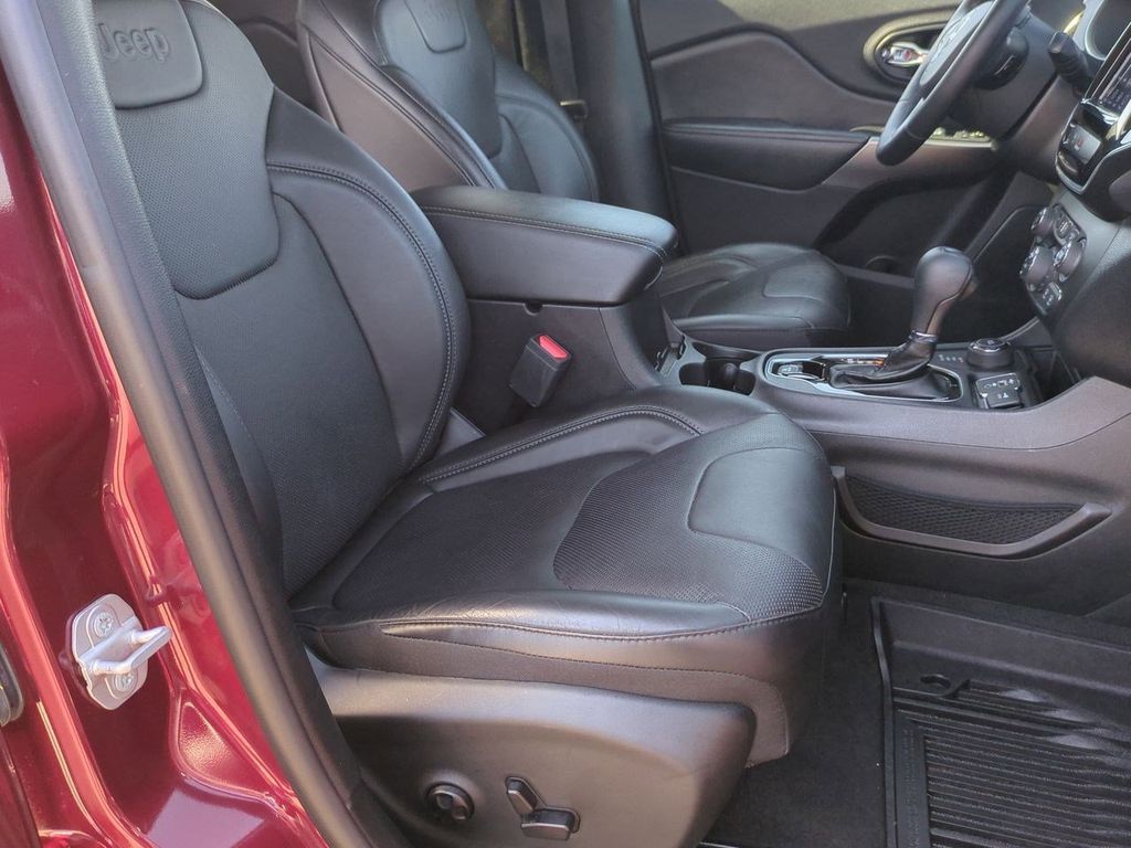 Thumbnail: 2020 Jeep Cherokee - 11