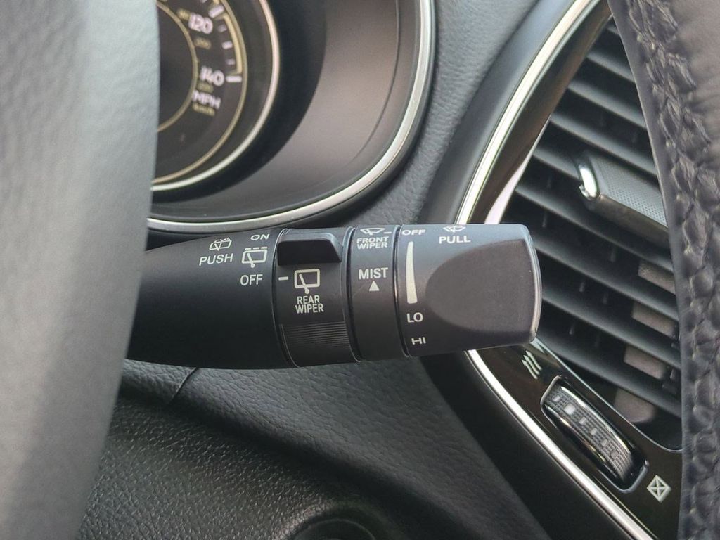 Thumbnail: 2020 Jeep Cherokee - 29