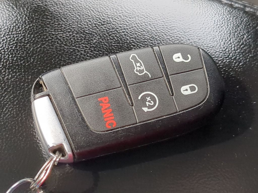 Thumbnail: 2019 Jeep Grand Cherokee - 16